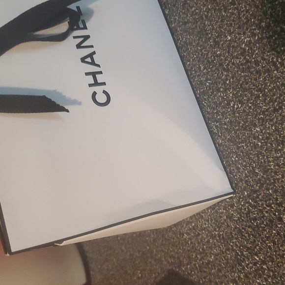 Chanel White Gift Boxes - Picture 12 of 14